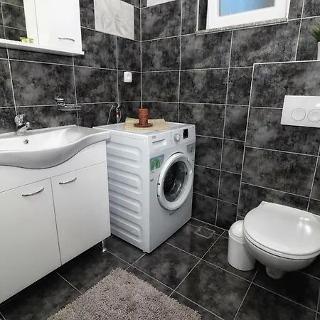 Edi Apartmán Pula